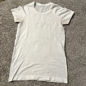 Lululemon Swiftly Tech, Size 6